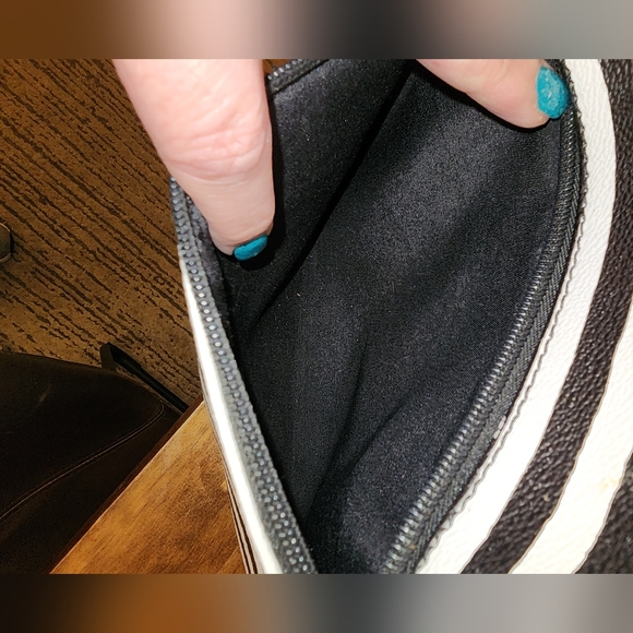 Liz Claiborne Shoulder Bag  🖤EUC🤍 - Picture 13 of 16